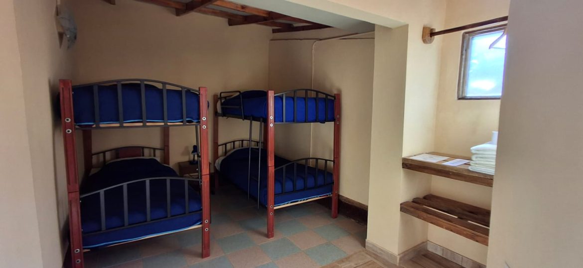 Quarto Quádruplo/Triplo/Duplo com Banheiro Privativo